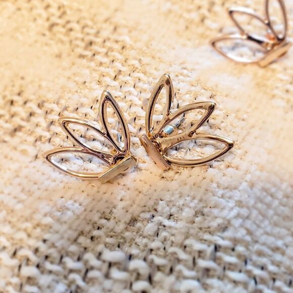 BOGO  Leaf two-piece earring 🍃 - Picture 3 of 6